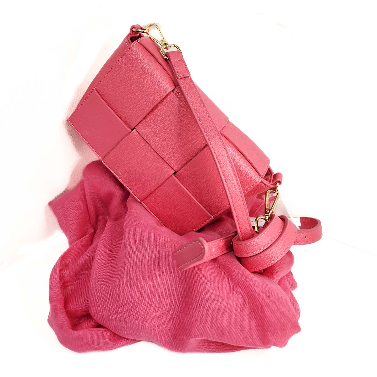 Shine at your next event with this lovely Pink Handbag and lovely with a pink scarf